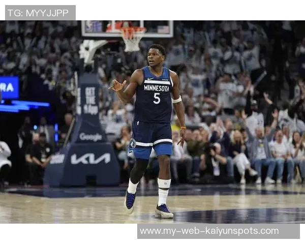 克尼佩尔赞爱德华兹三分球表现称其每场投10次实属惊人